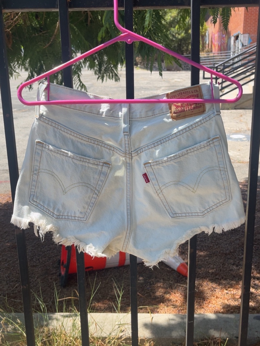 Levi's Women’s Straight Jean Shorts in Light Blue (W26) - Picture 6 of 8